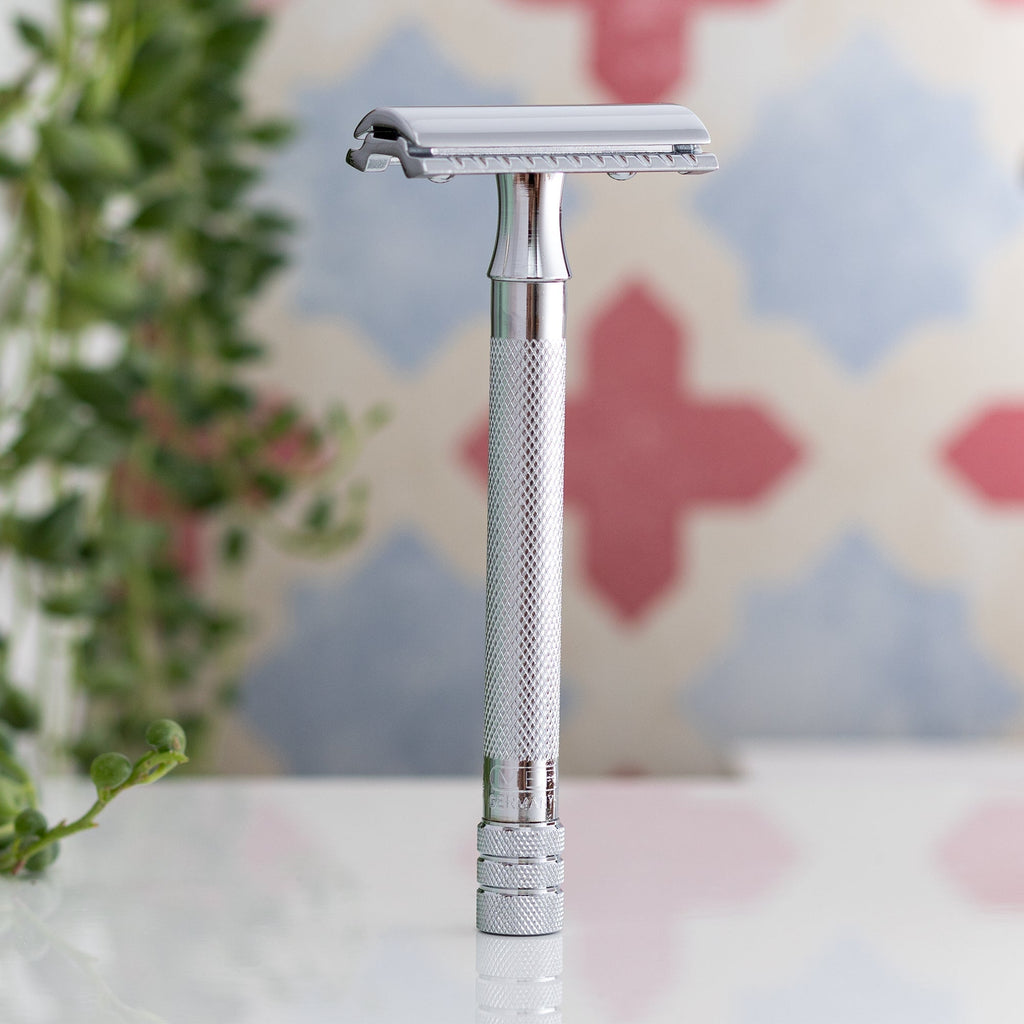 Merkur 23C Safety Razor - 3-Piece DE Razor with Closed Comb, Knurled Extra Long Handle in Chrome