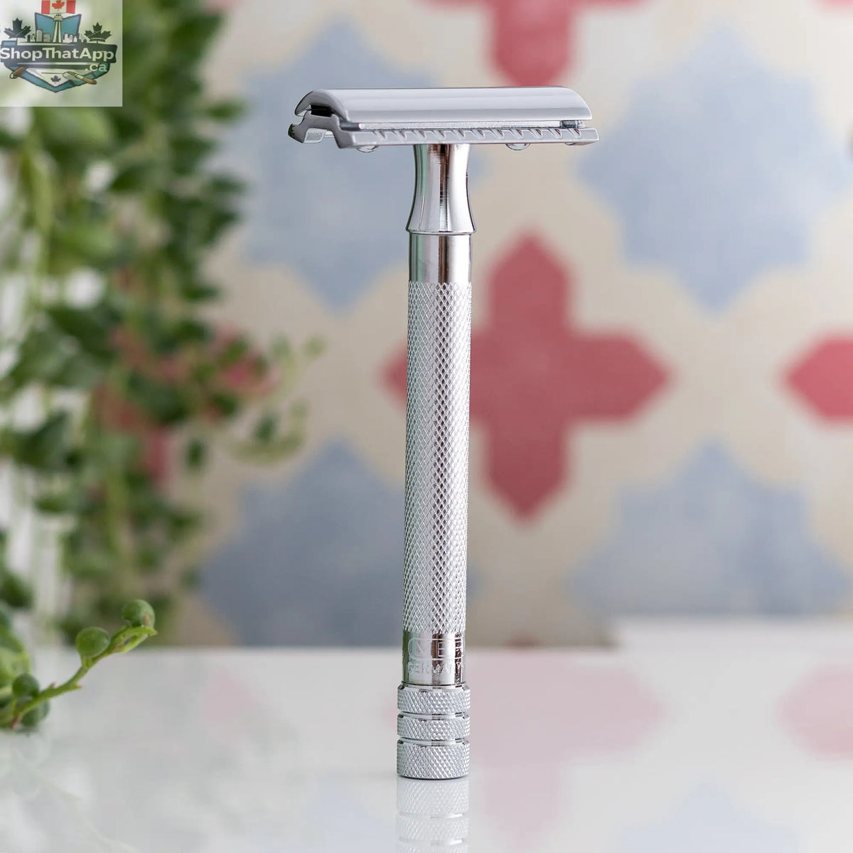 Merkur 23C Safety Razor - 3-Piece DE Razor with Closed Comb, Knurled Extra Long Handle in Chrome - Shopthatapp.ca
