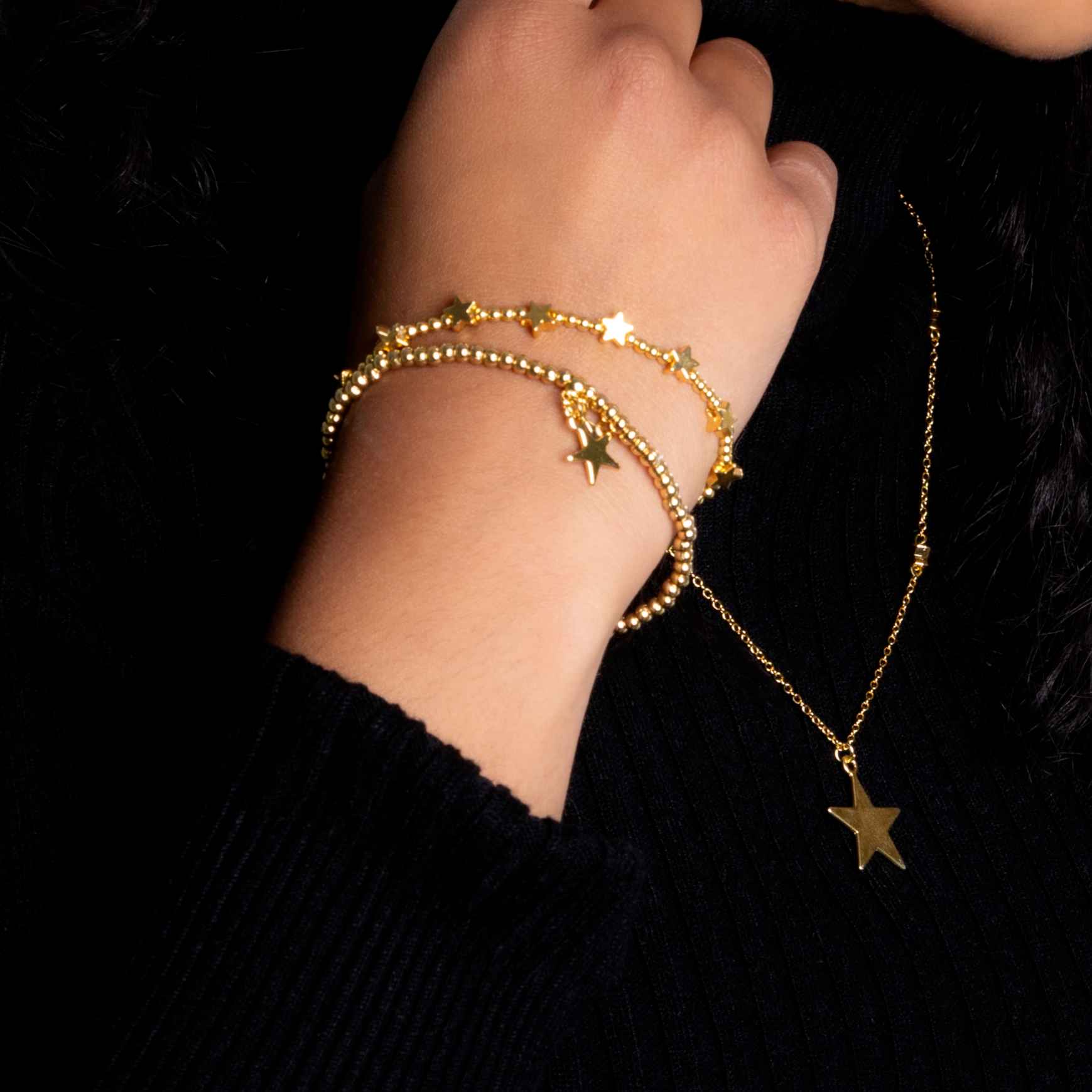 Elasticated Gold Star Charm Bracelet in Gold Plate - Shopthatapp.ca