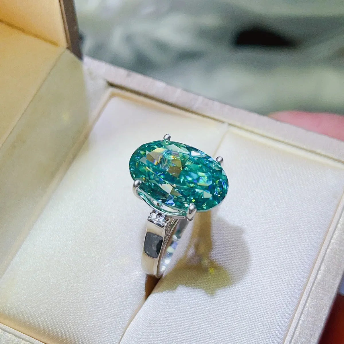 5 Carat Moissanite Ring in 925 Sterling Silver - Radiant Elegance - Shopthatapp.ca