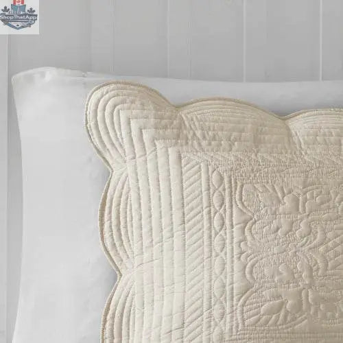 Reversible scalloped edge quilt set comforter from EX-STOCK Canada, showcasing the intricate quilted design and cozy fabric.