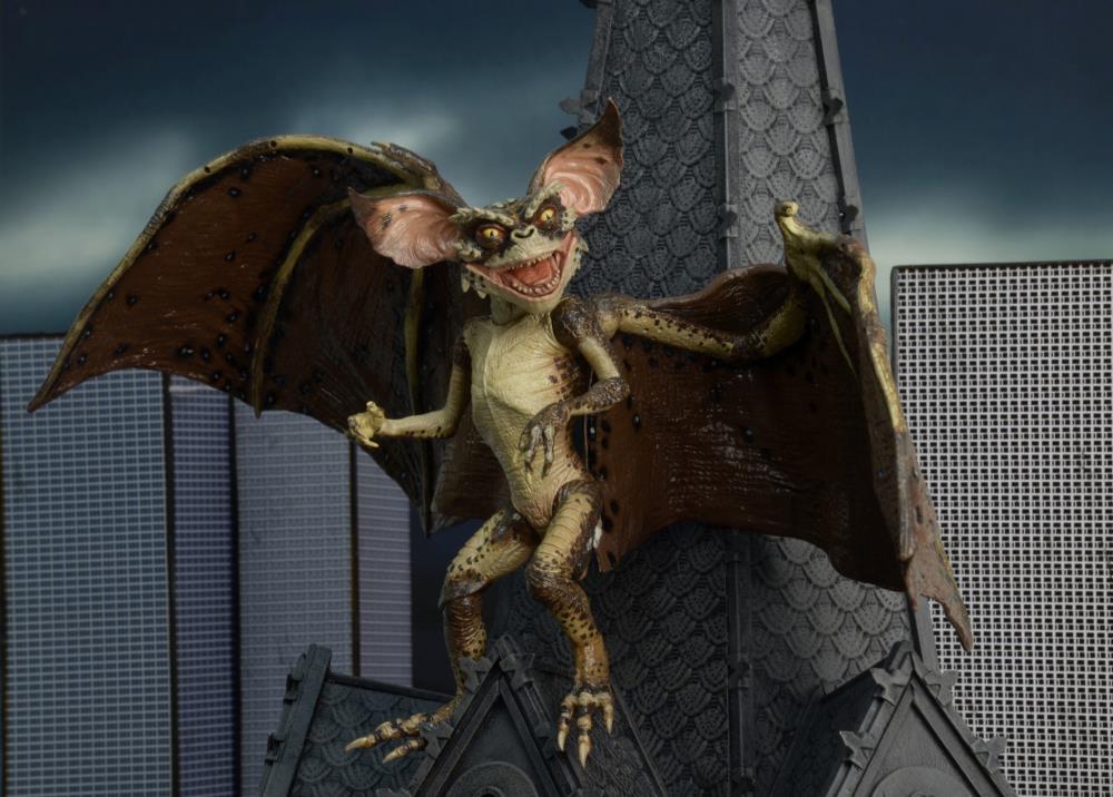 Gremlins 2 Bat Gremlin Deluxe Figure - Www.Shopthatapp.ca