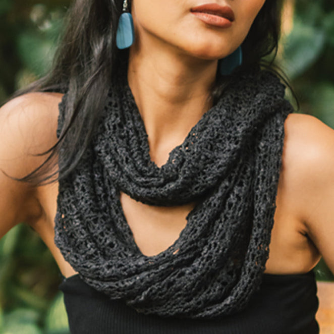 Black Popcorn Knit Infinity Scarf - Stylish and Warm Accessory - Shopthatapp.ca