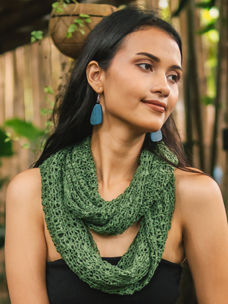 Popcorn Knit Infinity Scarf in Green - Cozy and Stylish Green Popcorn Knit Infinity Scarf - Shopthatapp.ca