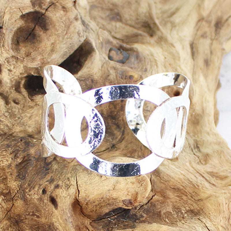 Oval Links Metal Cuff Silver - Stylish and Modern Design - Shopthatapp.ca