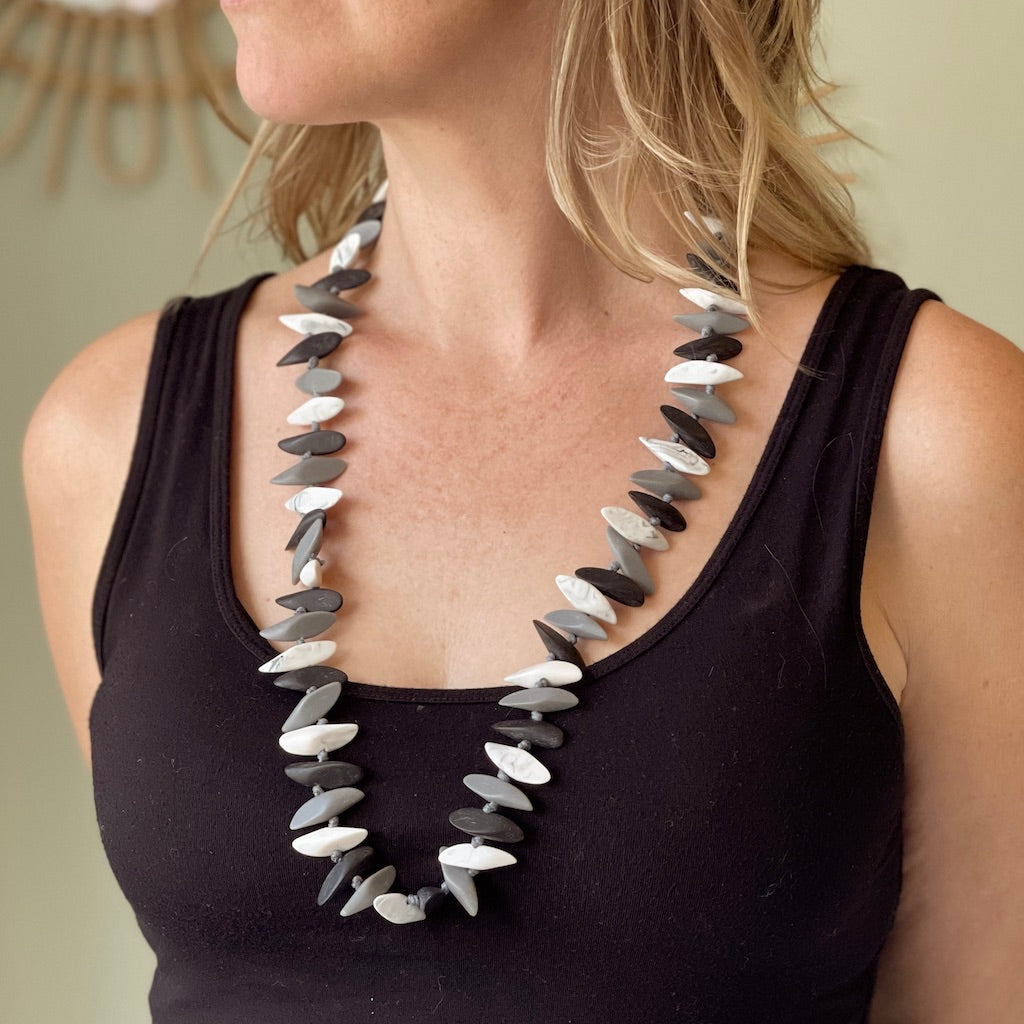 Resin Slice Necklace - Stunning Beaded Jewelry for Unique Style - Shopthatapp.ca