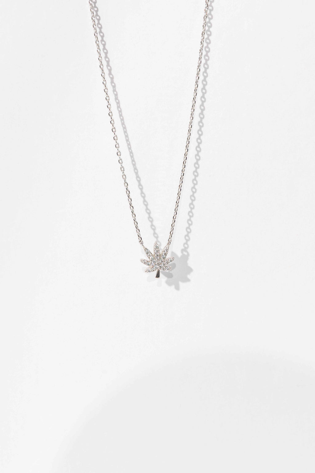 SILVER CANNABIS LEAF NECKLACE