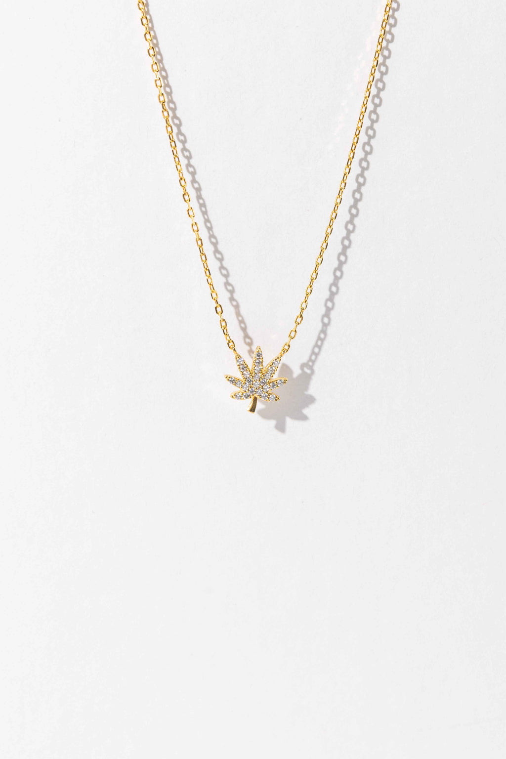 18K GOLD CANNABIS LEAF NECKLACE