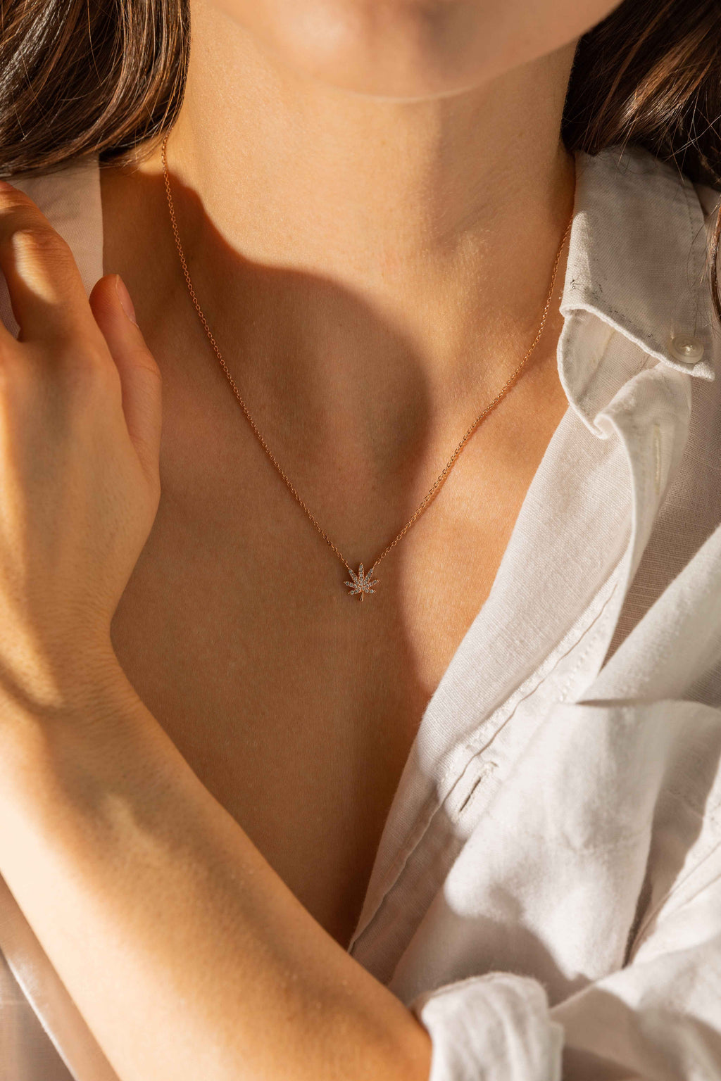 ROSE GOLD CANNABIS LEAF NECKLACE