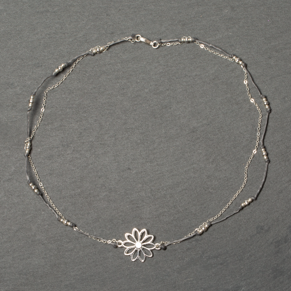 Small Flower Necklace Silver Plate - Elegant Floral Jewelry Piece - Shopthatapp.ca