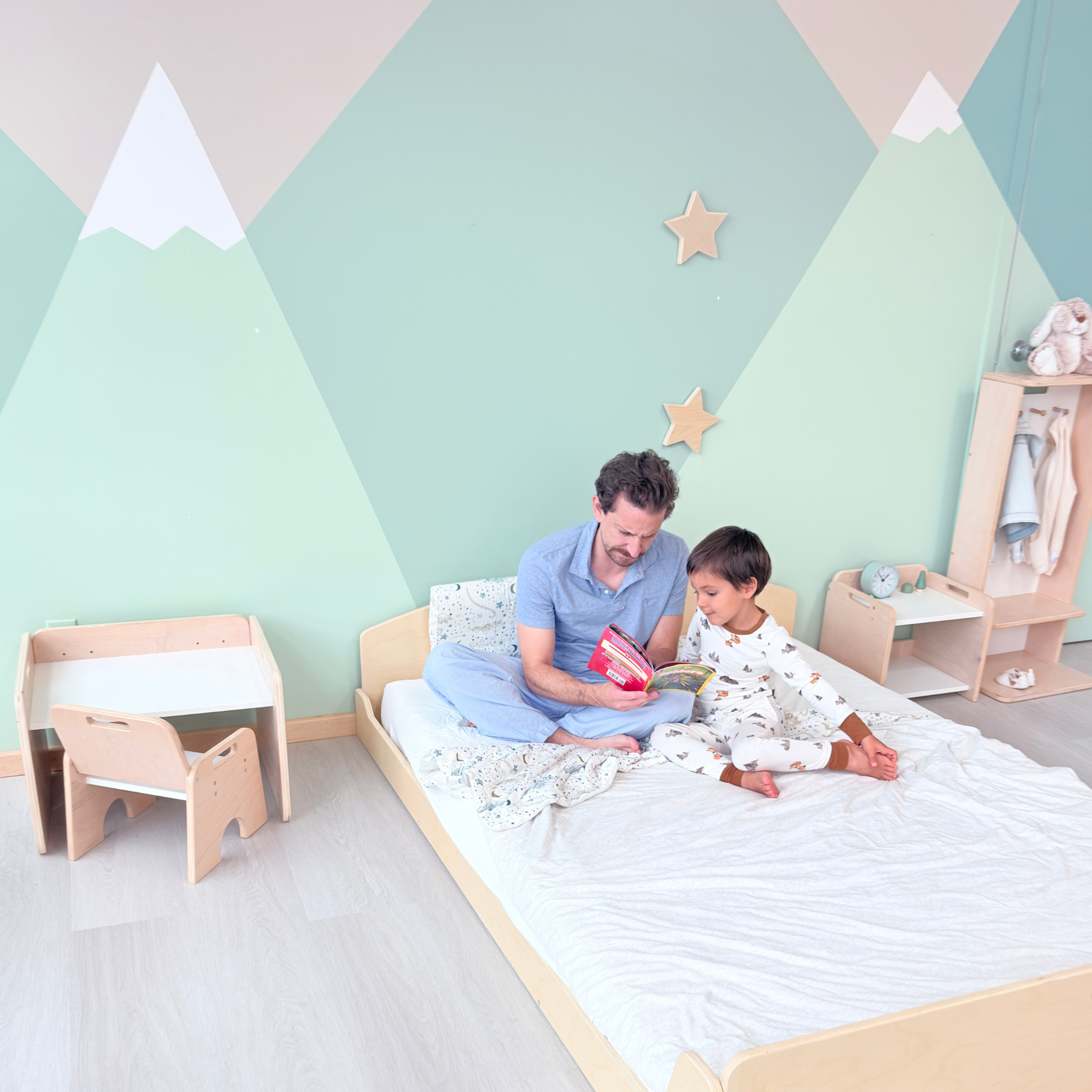 CHERRY FULL - Montessori Floor Bed with Shelves - Shopthatapp.ca