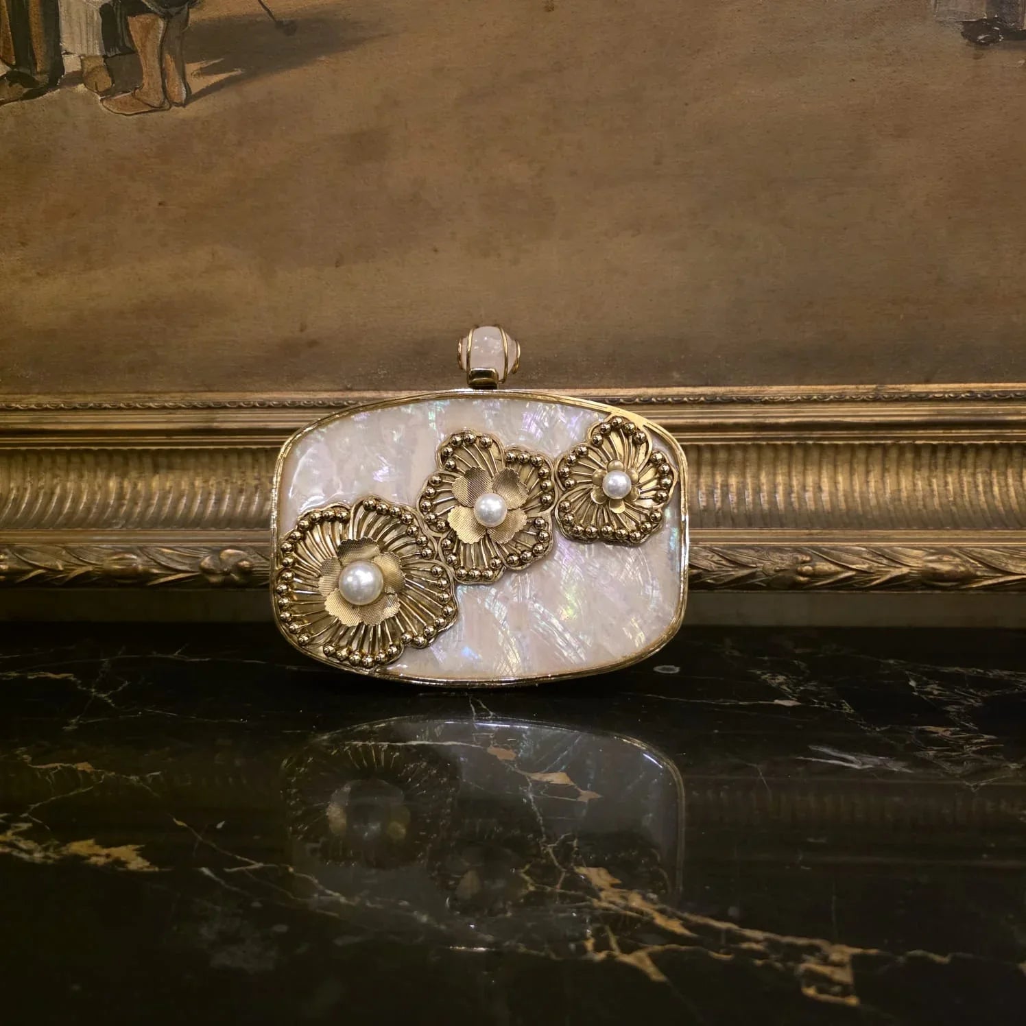 Iris – Exquisite Luxury Mother of Pearl Clutch for Unforgettable Moments