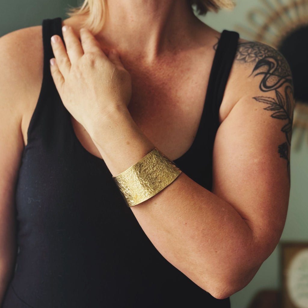 Gold Wide Bangle - Elegant Gold Coloured Wide Bangle for Stylish Accessories - Shopthatapp.ca
