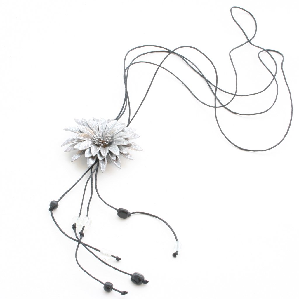 Leather Flower Necklace - Shopthatapp.ca