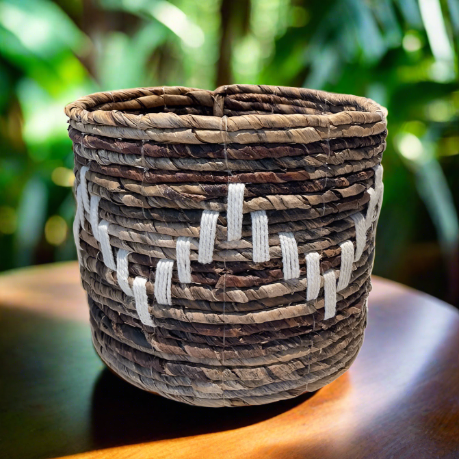 Banana Leaf Macrame Planter Basket - Eco-Friendly ZigZag Home Decor - Shopthatapp.ca