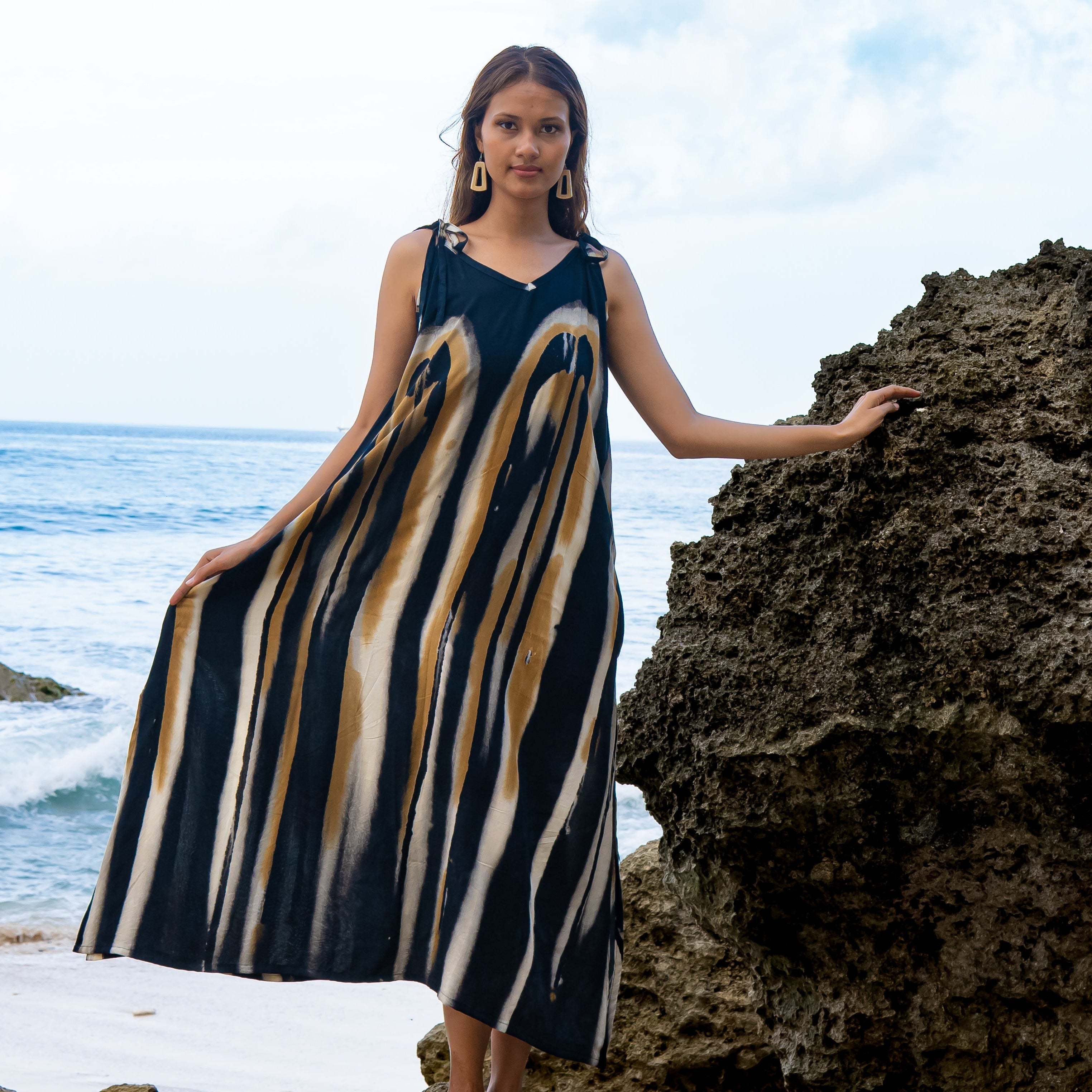 Bold Abstract Tie Dye Dress in Grey & Gold for a Stunning Look - Shopthatapp.ca