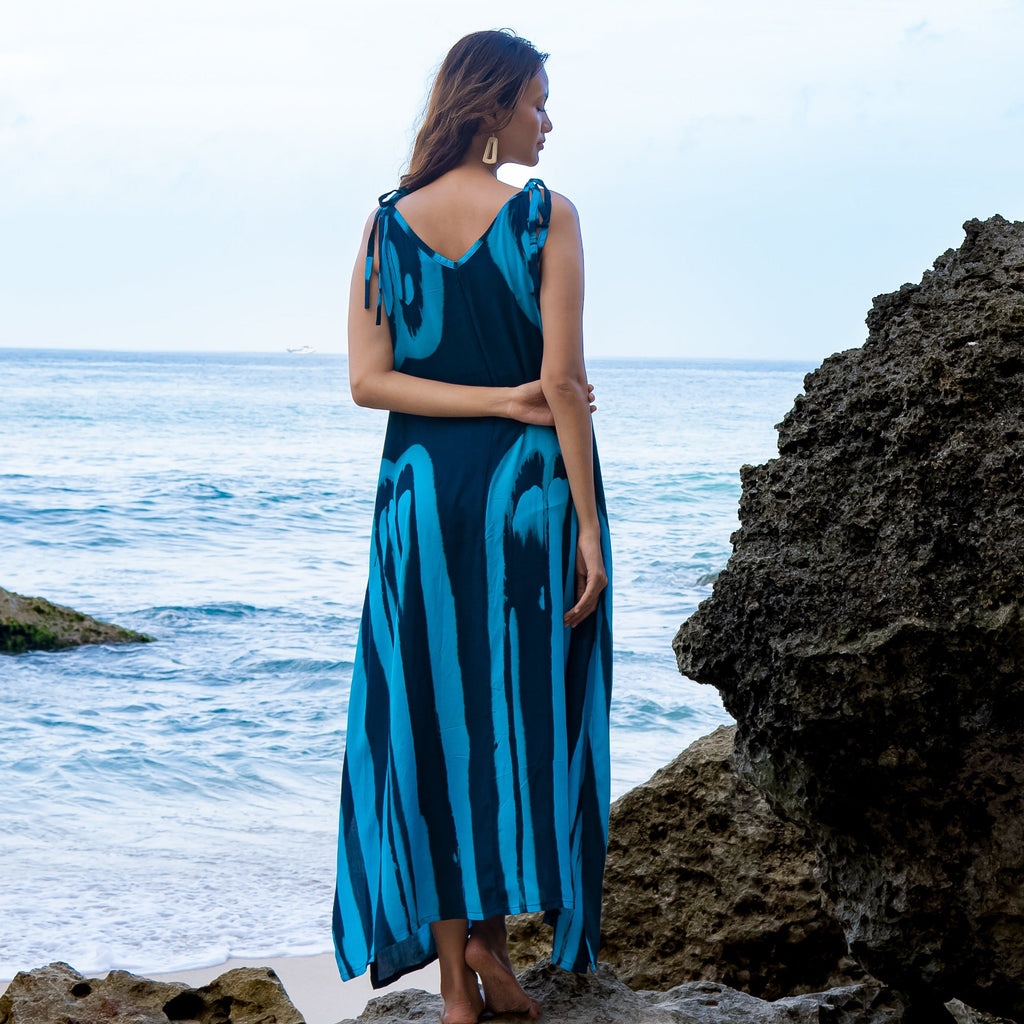 Bold Tie Dye Long Dress in Teal and Black for Effortless Style - Shopthatapp.ca