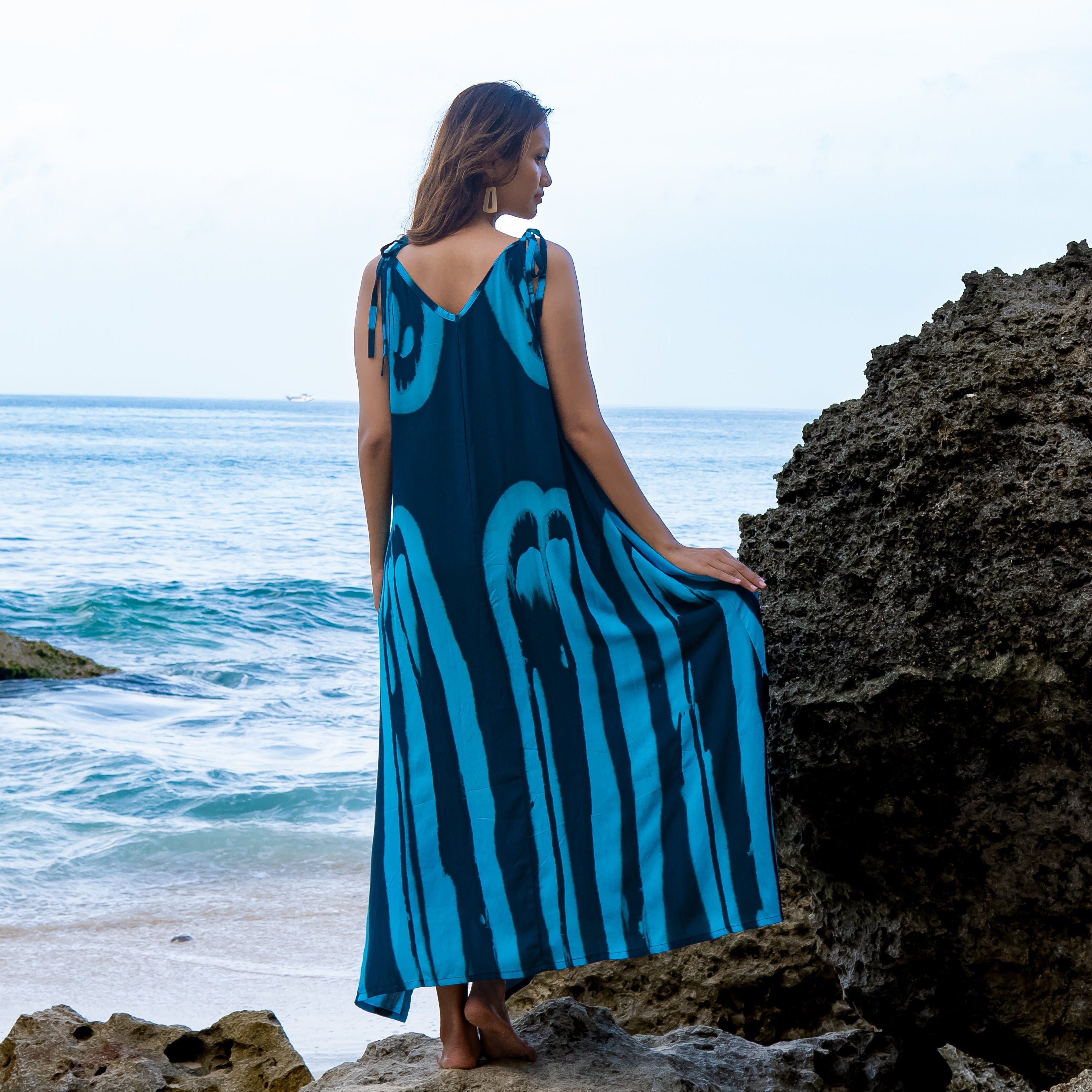 Bold Tie Dye Long Dress in Teal and Black for Effortless Style - Shopthatapp.ca