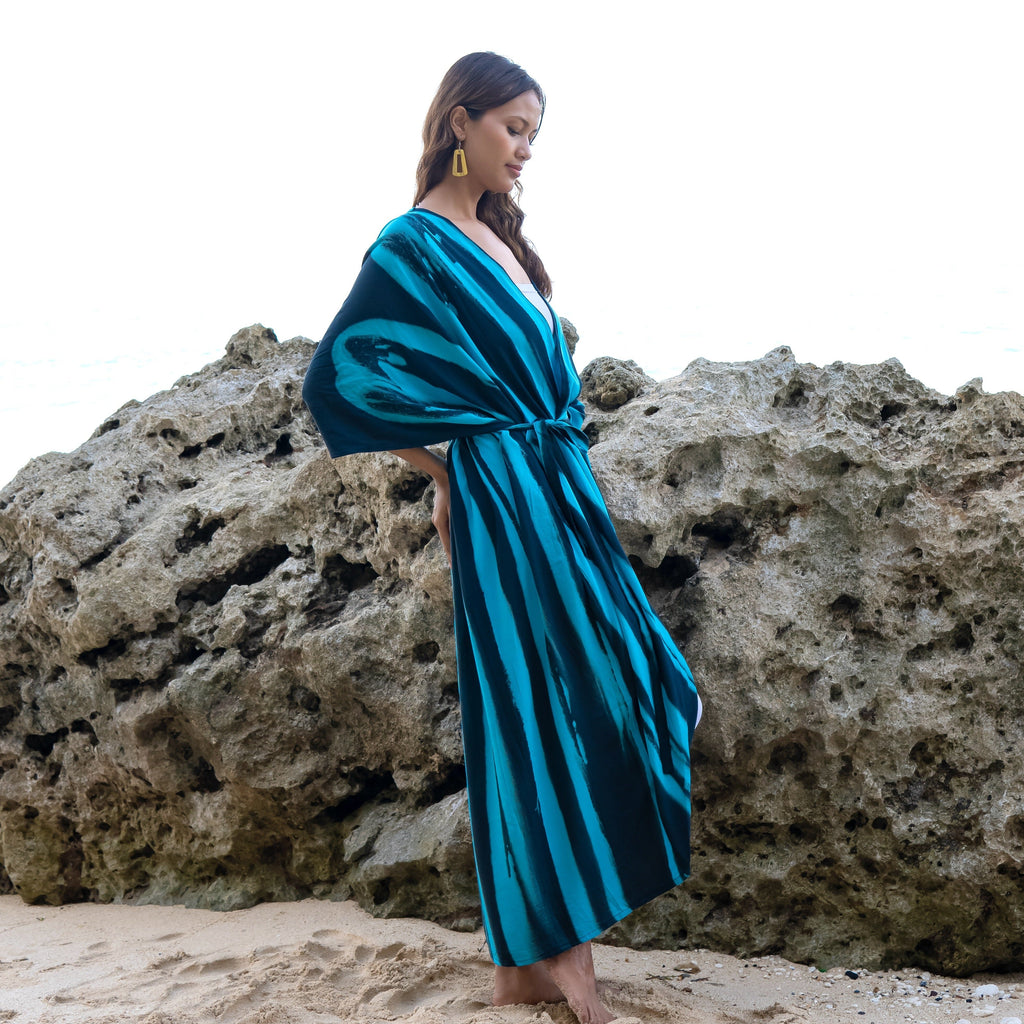 Bold Abstract Tie Dye Kimono in Teal & Black - Chic and Stylish Statement Piece - Shopthatapp.ca