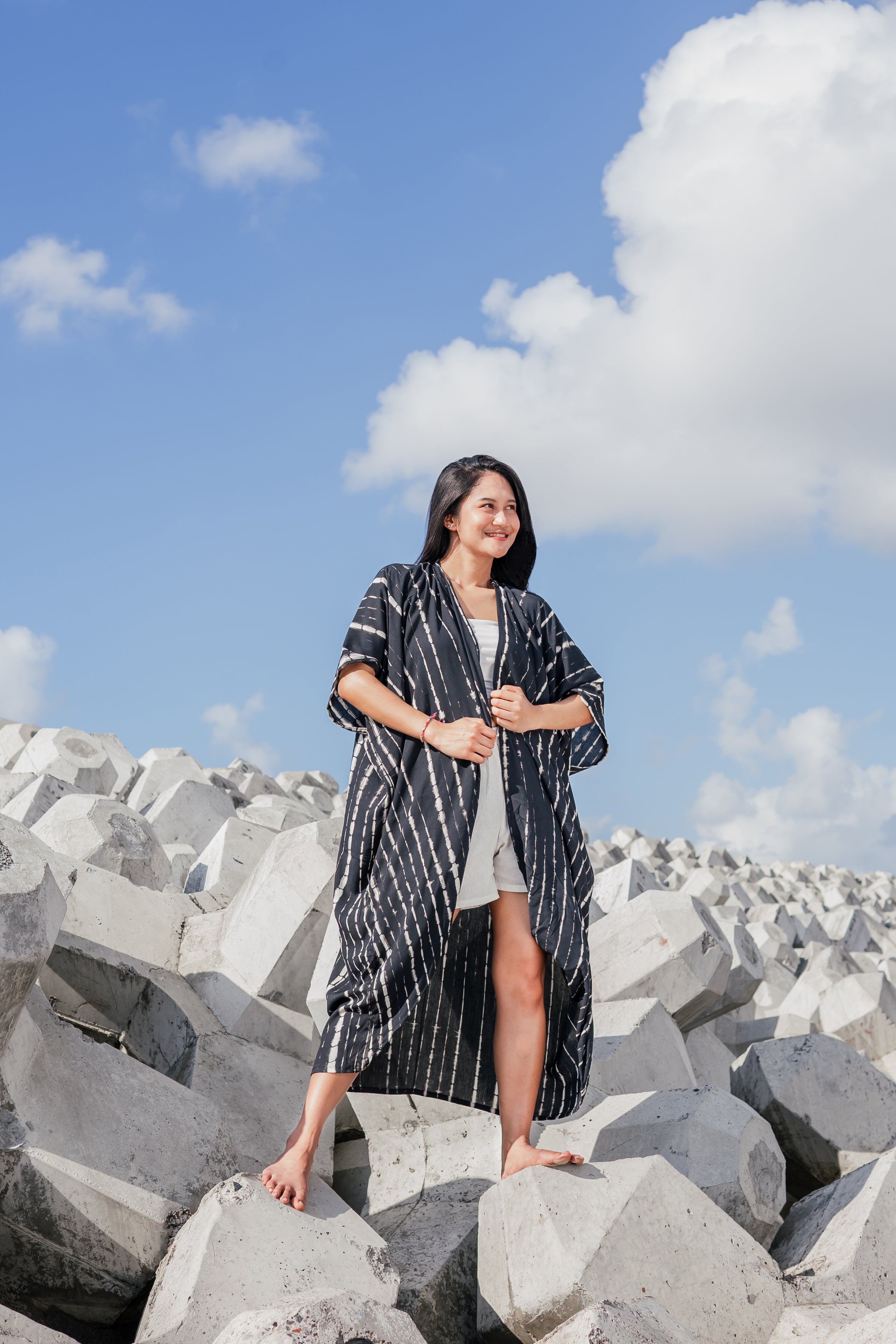 Black and White Tie Dye Kimono for Effortless Style and Comfort - Shopthatapp.ca