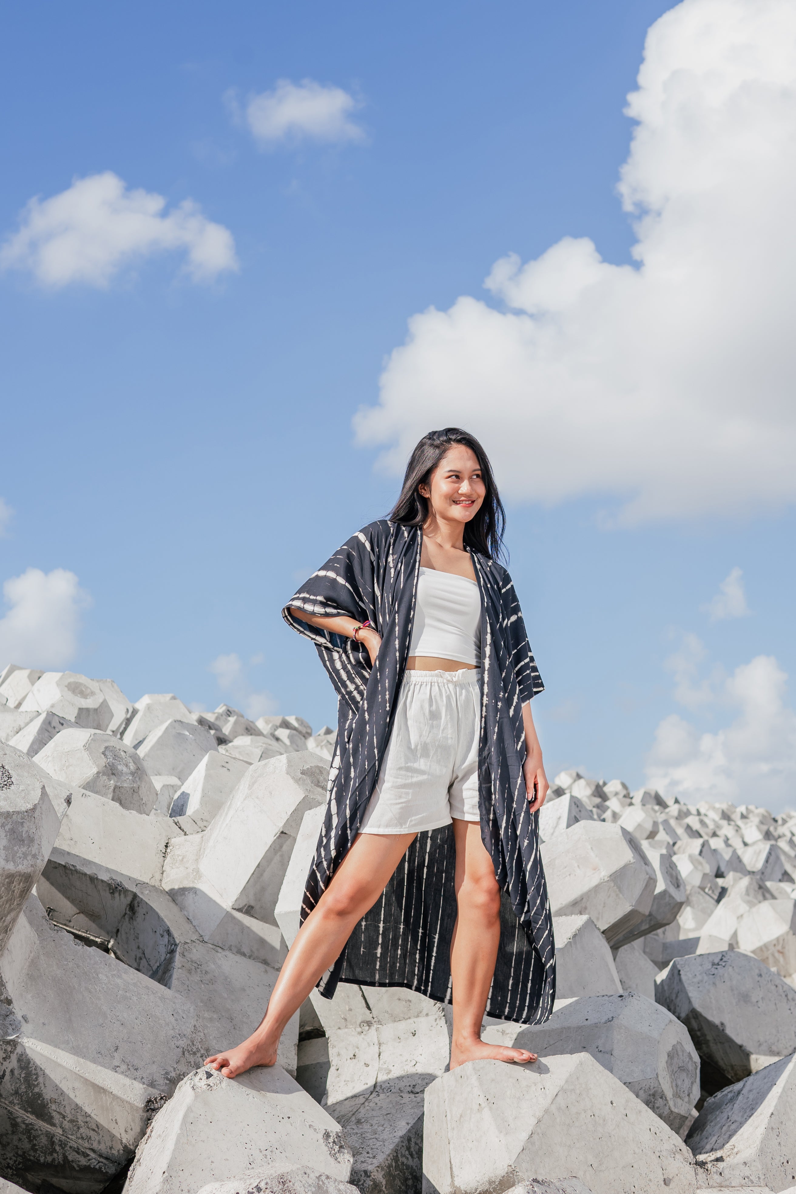 Black and White Tie Dye Kimono for Effortless Style and Comfort - Shopthatapp.ca