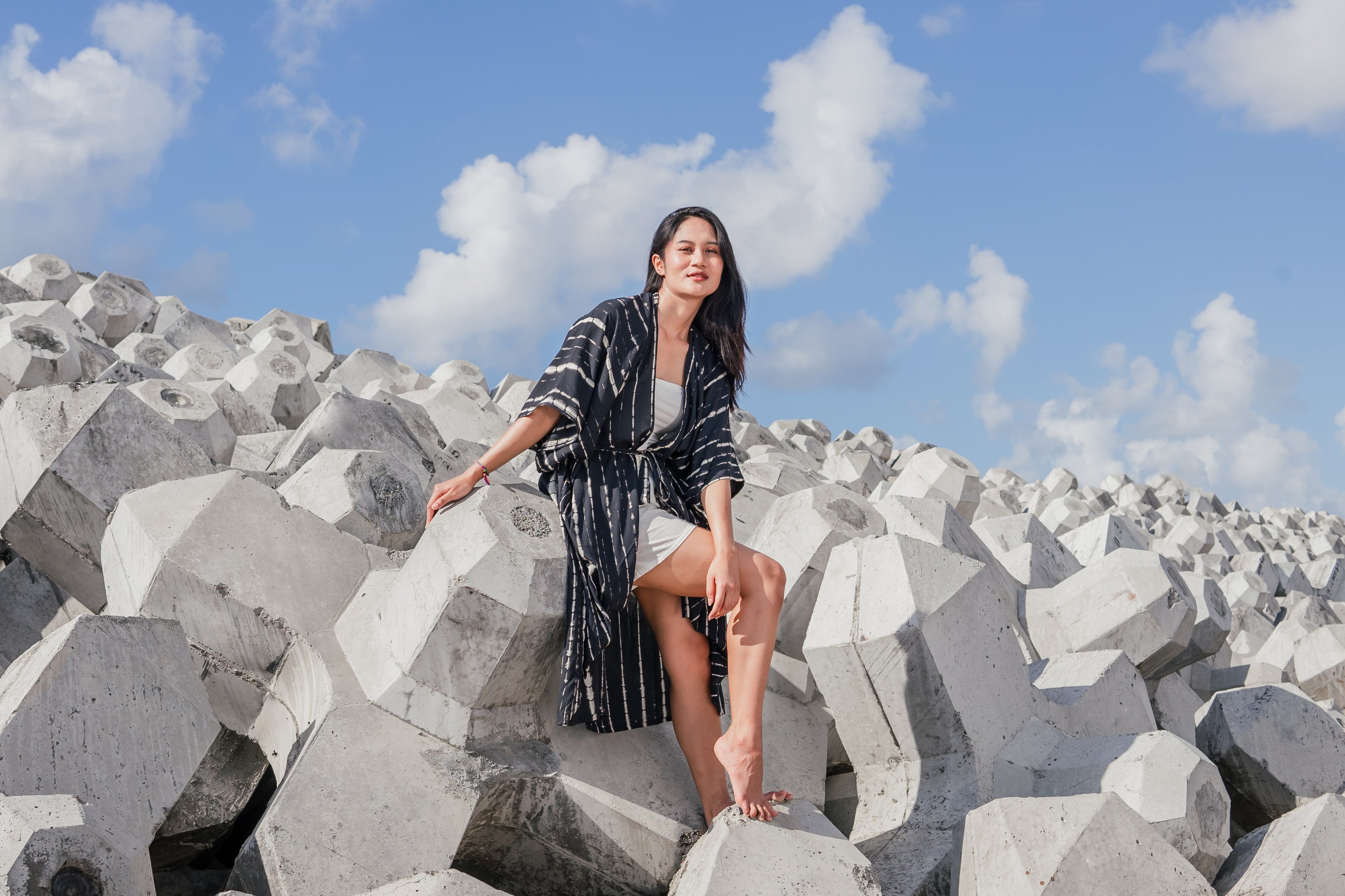 Black and White Tie Dye Kimono for Effortless Style and Comfort - Shopthatapp.ca