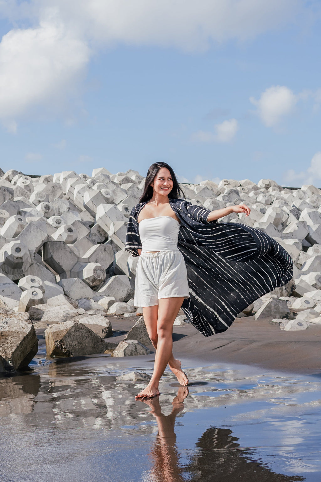 Black and White Tie Dye Kimono for Effortless Style and Comfort - Shopthatapp.ca