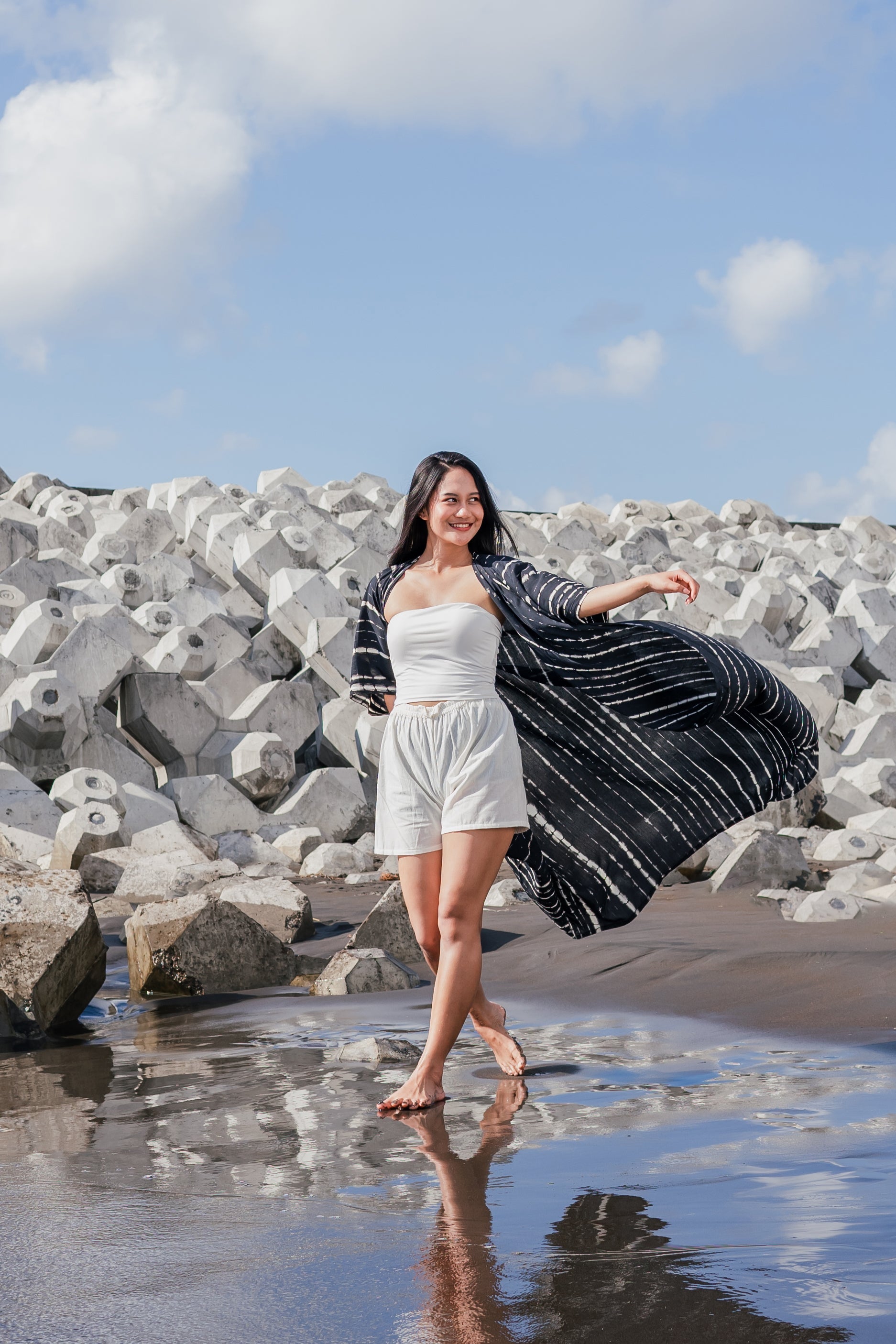 Black and White Tie Dye Kimono for Effortless Style and Comfort - Shopthatapp.ca