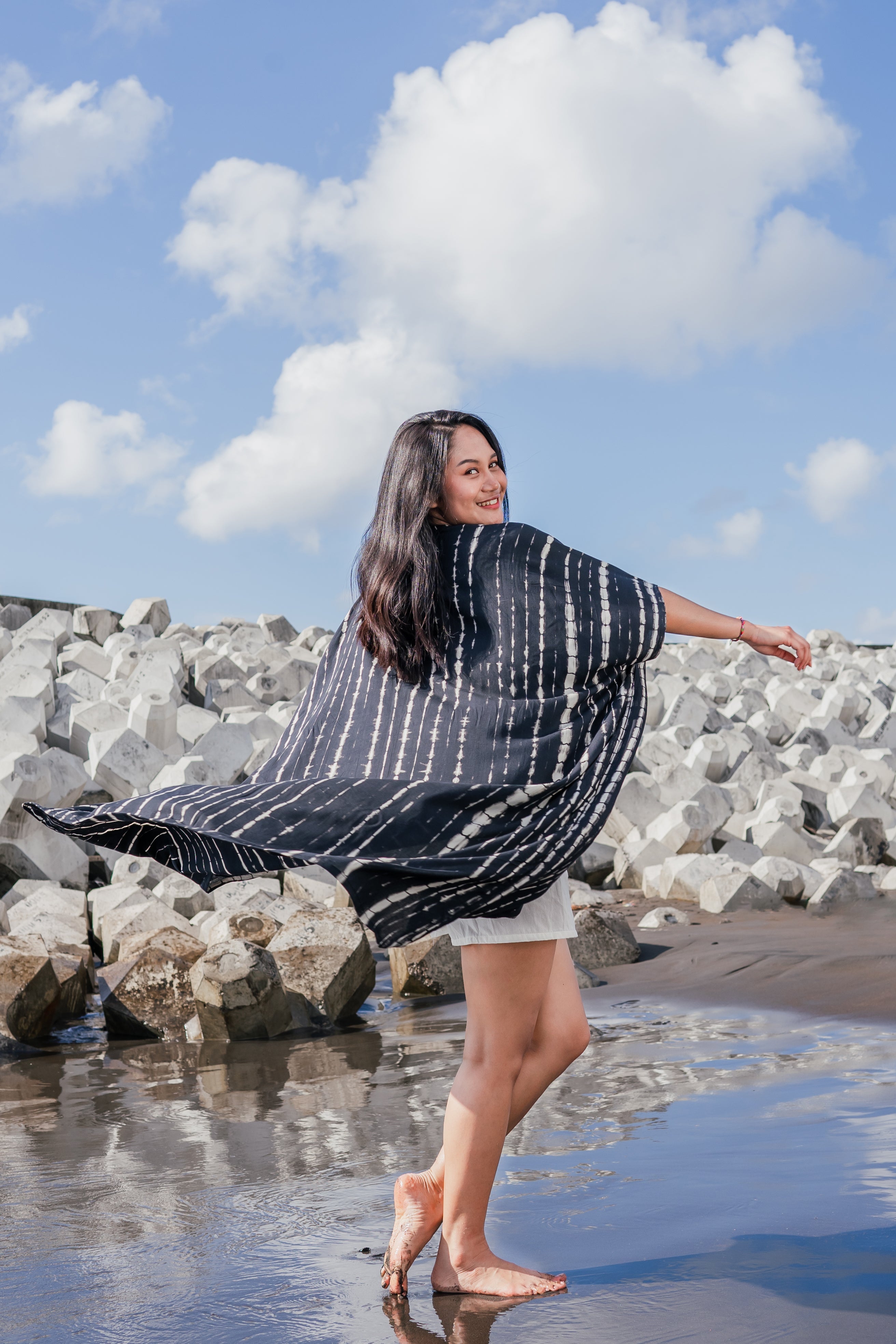 Black and White Tie Dye Kimono for Effortless Style and Comfort - Shopthatapp.ca