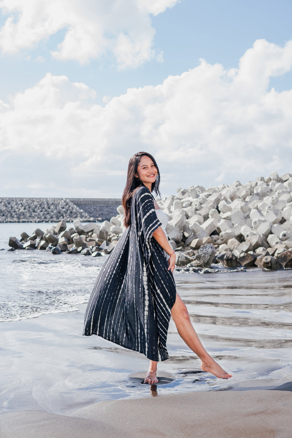 Black and White Tie Dye Kimono for Effortless Style and Comfort - Shopthatapp.ca