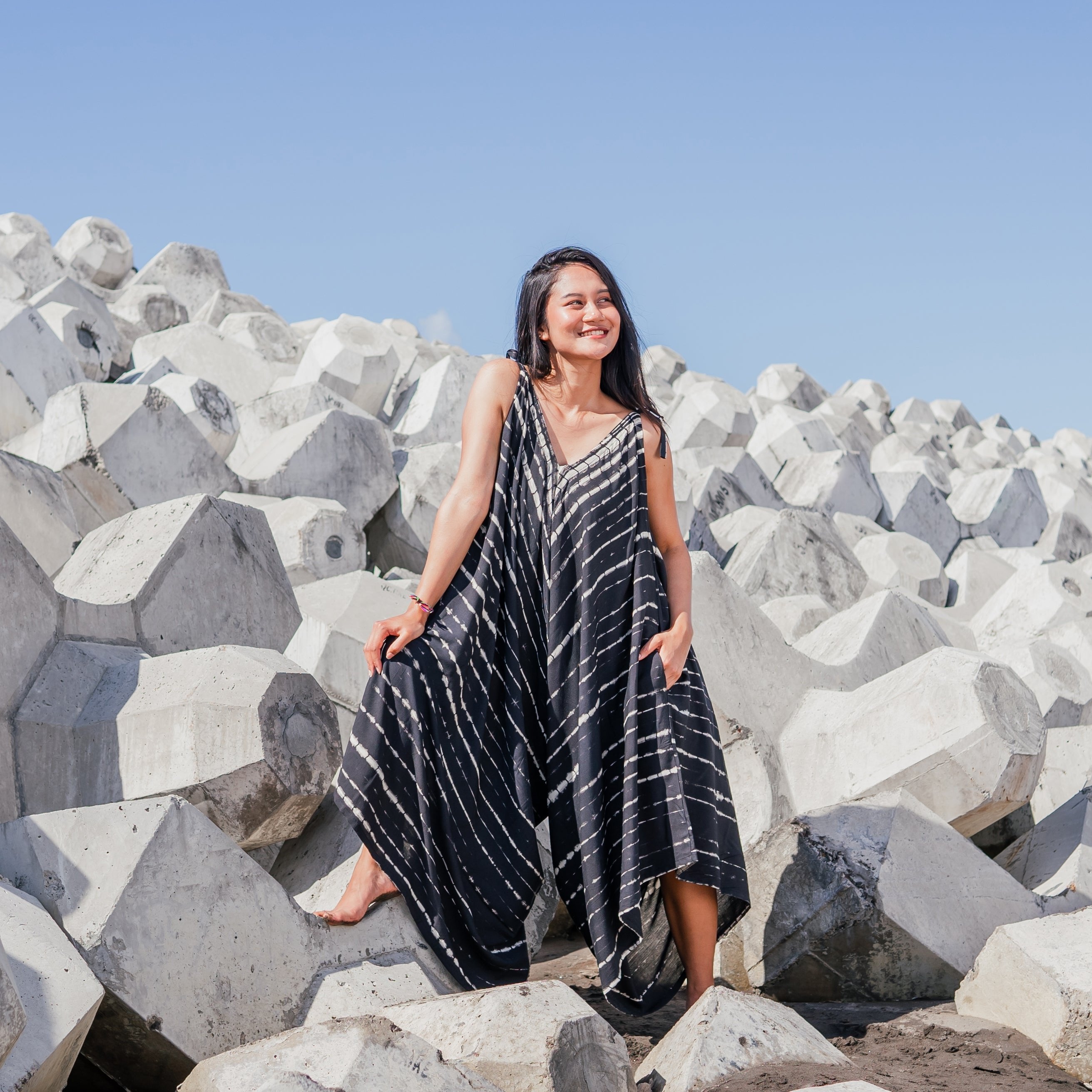 Black and White Tie Dye Romper for Trendy and Versatile Summer Style - Shopthatapp.ca