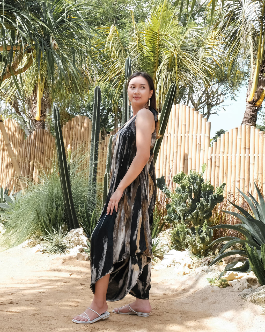 Long Daisy Necklace – Elegant Floral Jewelry for Any Occasion and Abstract Tie Dye Romper - Shopthatapp.ca