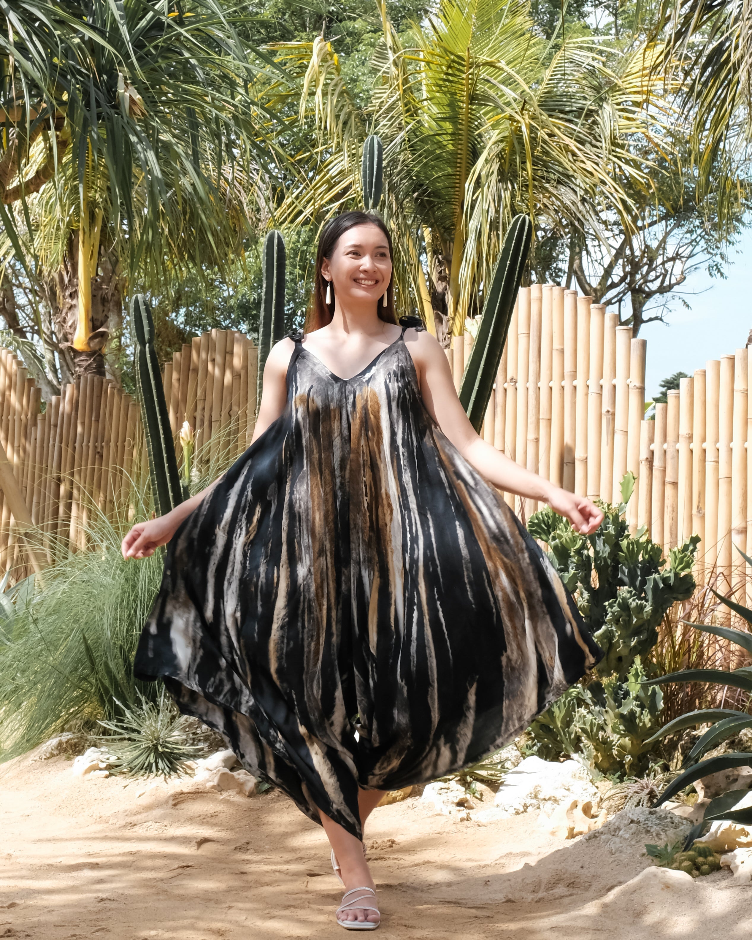 Long Daisy Necklace – Elegant Floral Jewelry for Any Occasion and Abstract Tie Dye Romper - Shopthatapp.ca
