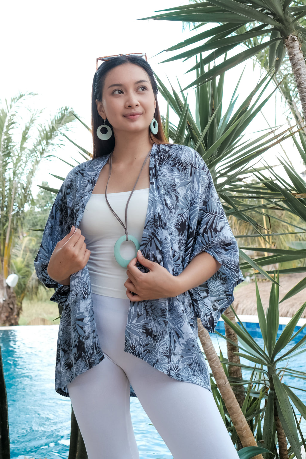 Fern Print Kimono in Grey - Stylish and Comfortable Short Kimonos for Fashion Lovers - Shopthatapp.ca