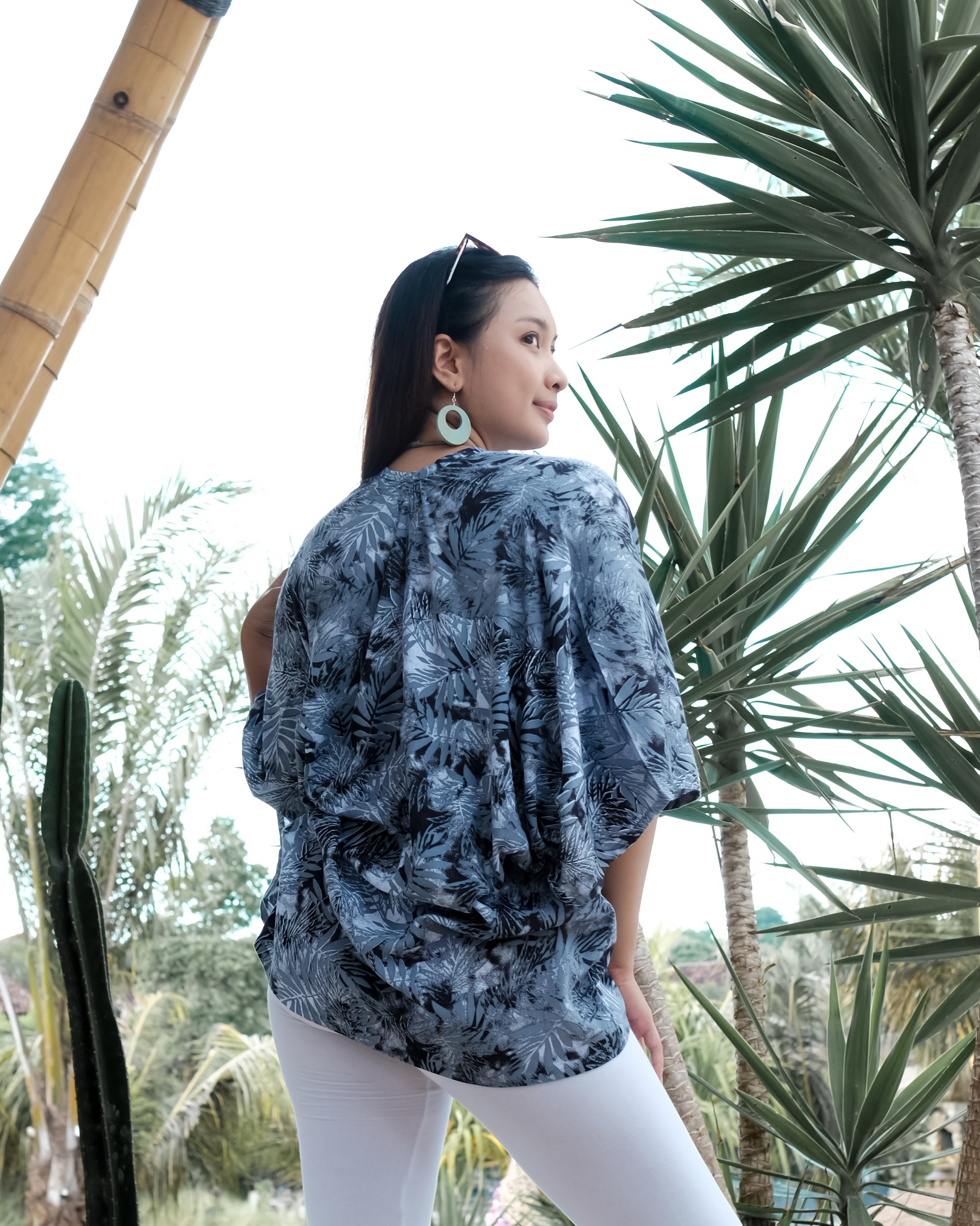 Fern Print Kimono in Grey - Stylish and Comfortable Short Kimonos for Fashion Lovers - Shopthatapp.ca