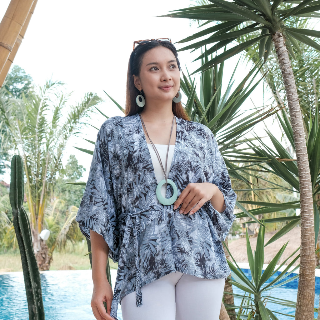 Fern Print Kimono in Grey - Stylish and Comfortable Short Kimonos for Fashion Lovers - Shopthatapp.ca