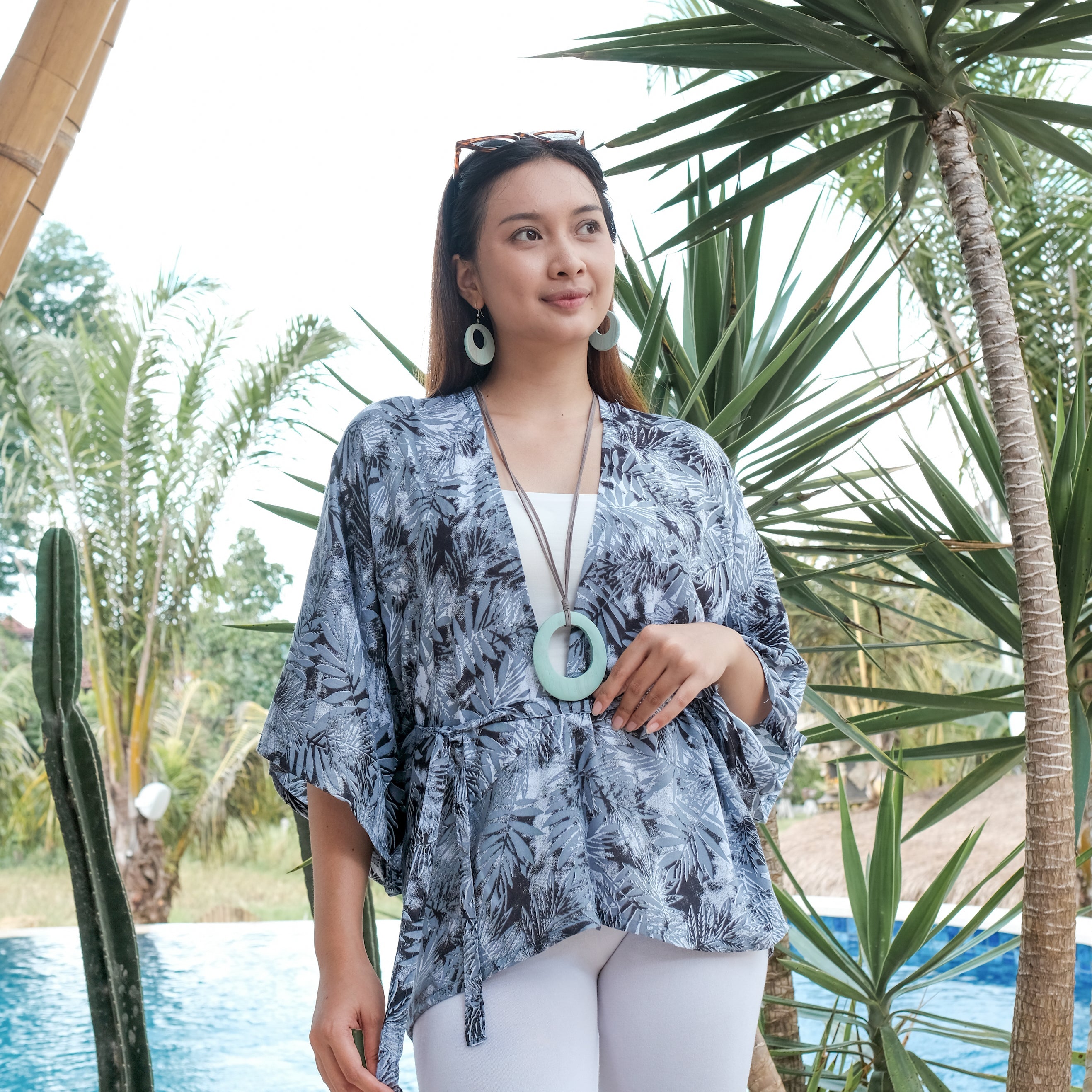 Fern Print Kimono in Grey - Stylish and Comfortable Short Kimonos for Fashion Lovers - Shopthatapp.ca