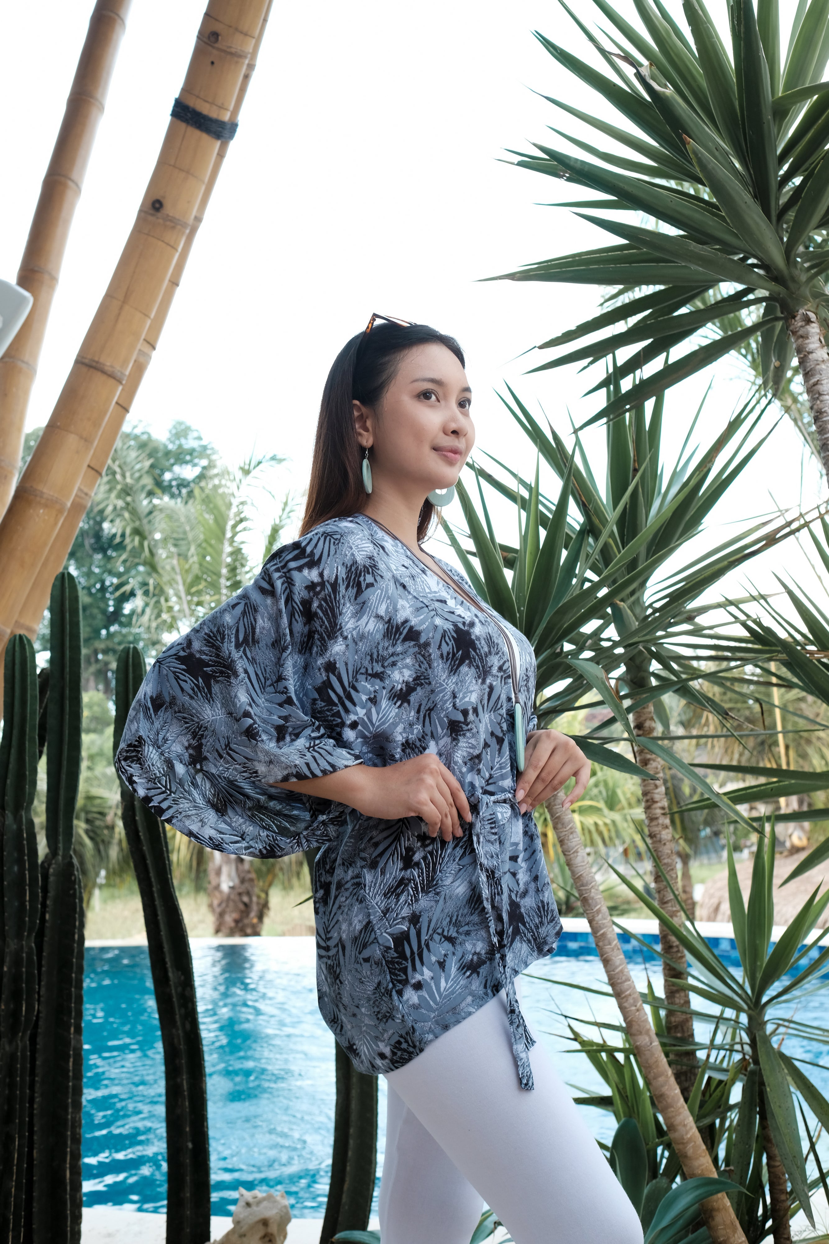 Fern Print Kimono in Grey - Stylish and Comfortable Short Kimonos for Fashion Lovers - Shopthatapp.ca