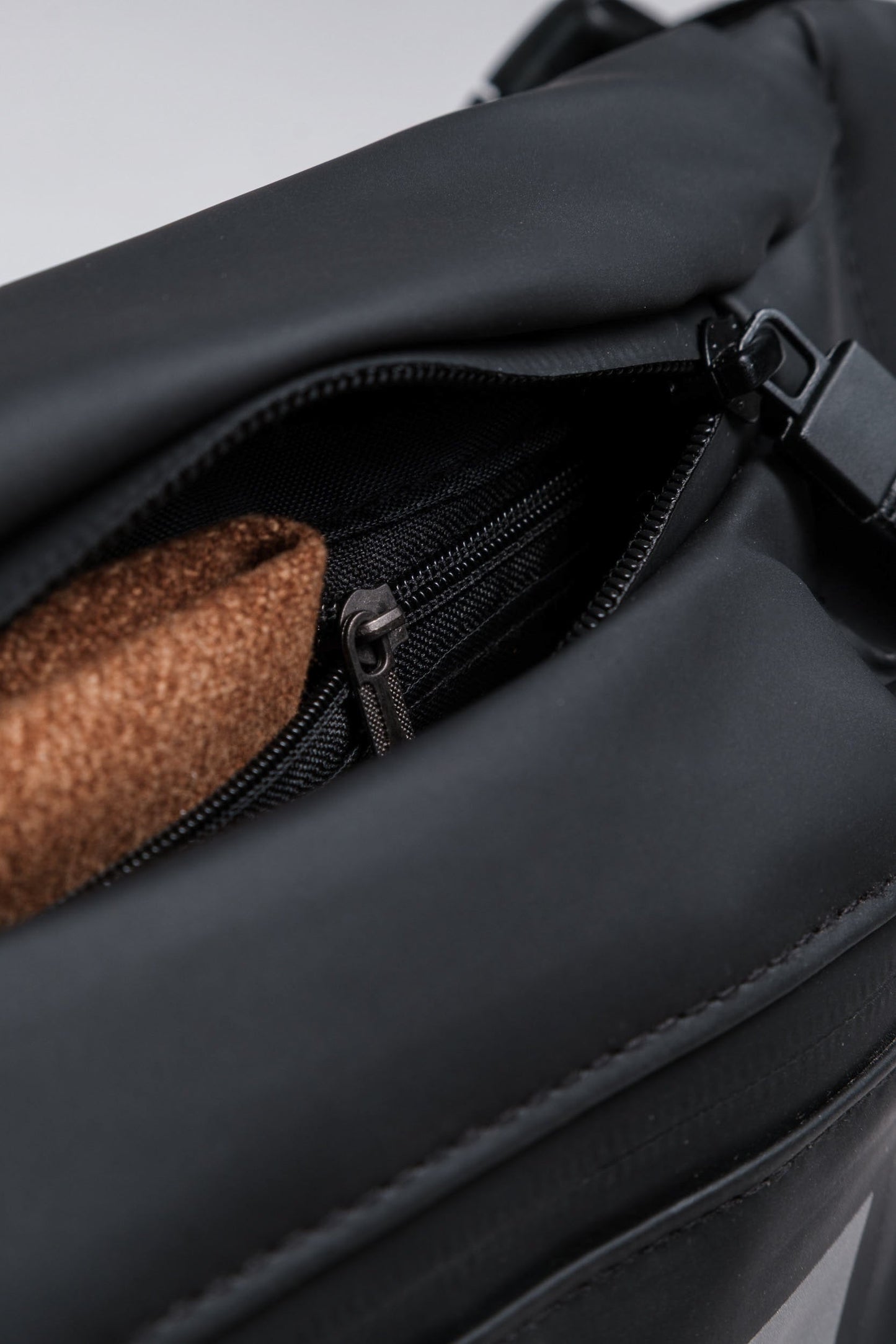 Water-Resistant Waist Pack - Shopthatapp.ca