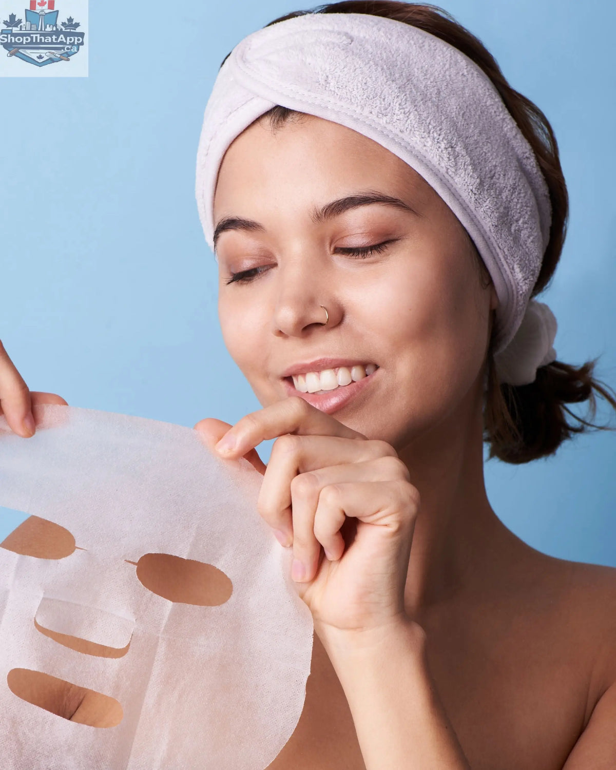 Individual Di Morelli Skin Care Hydrating Face Mask in a clear container, showcasing a nourishing, moisturizing skincare product.