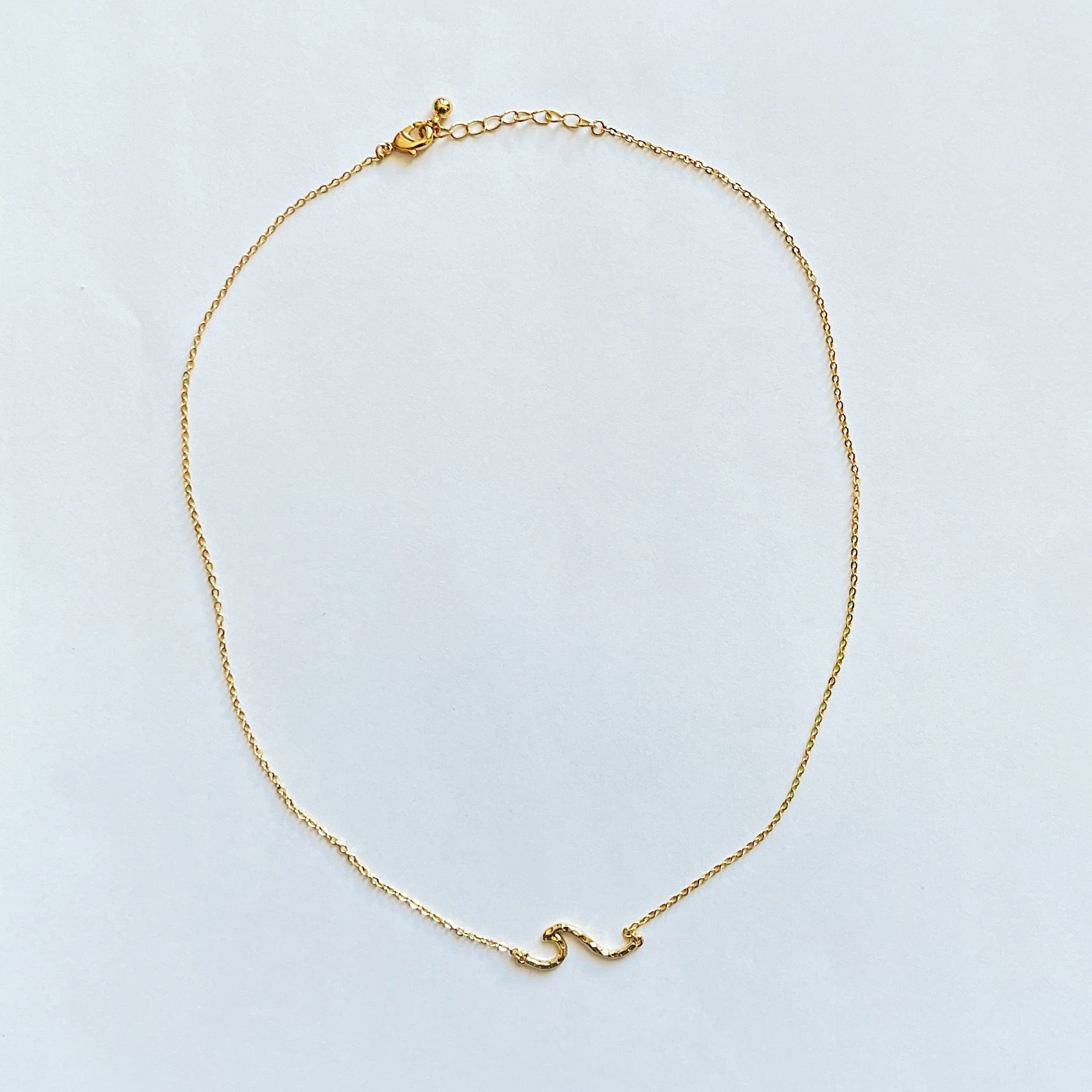 Chainlink Necklace Gold Plate with Wave Pendant - Shopthatapp.ca