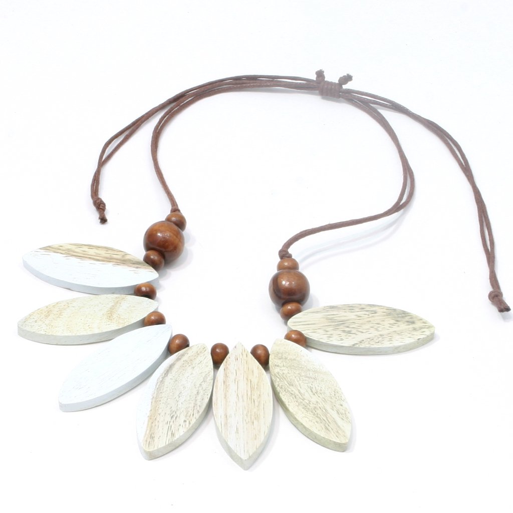 Wooden Petal Necklace - Shopthatapp.ca