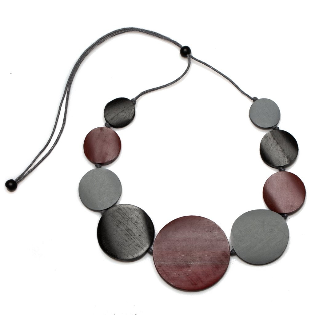 Graduated Wooden Disc Necklace - Shopthatapp.ca