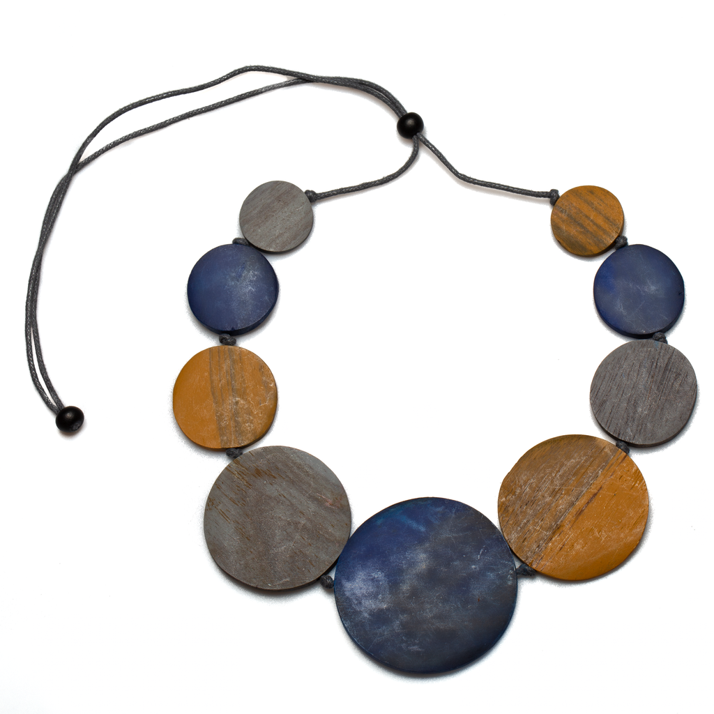 Graduated Wooden Disc Necklace - Shopthatapp.ca
