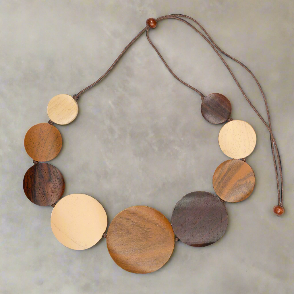 Graduated Wooden Disc Necklace - Shopthatapp.ca