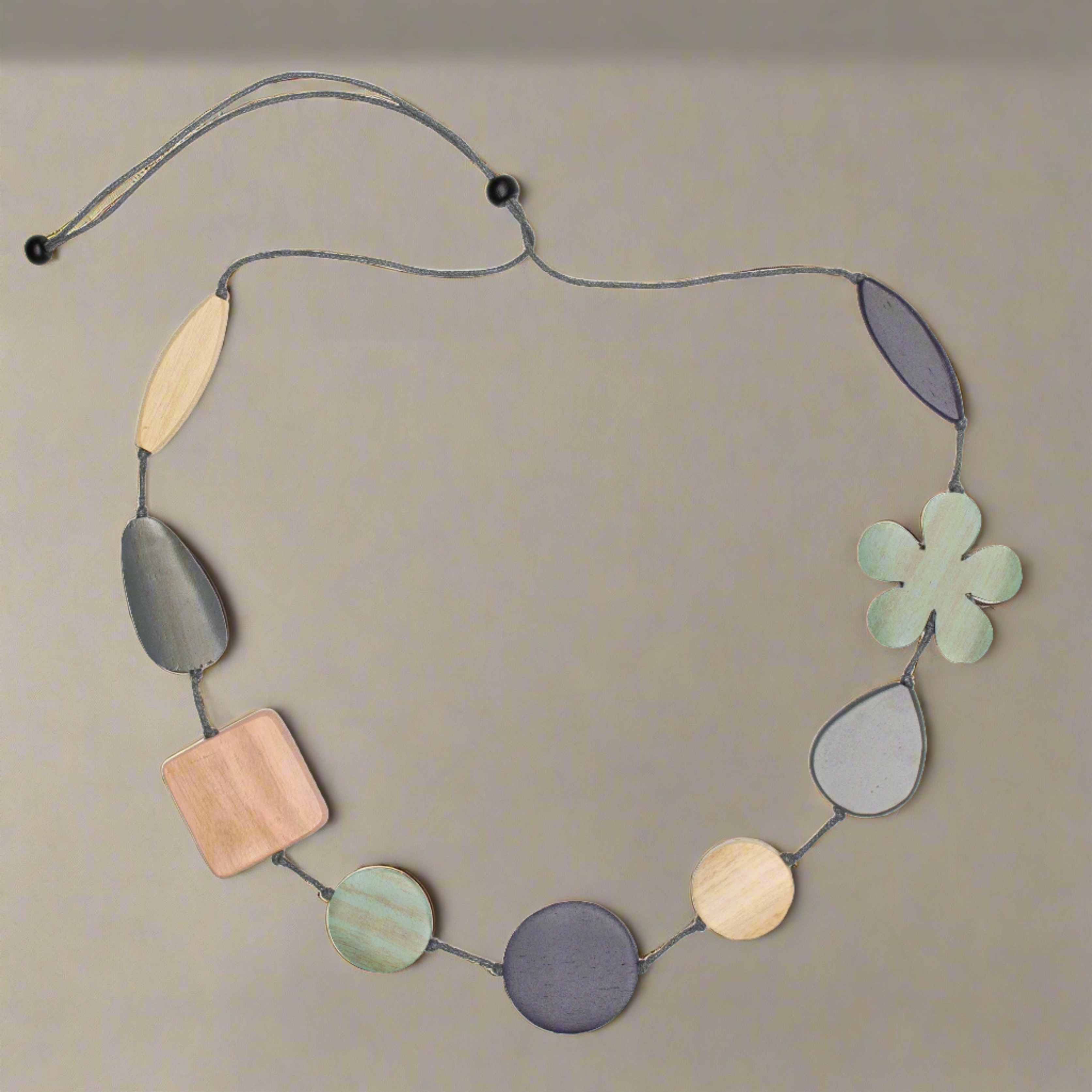 Tinted Wood Flower Necklace with Mixed Shapes and Colors - Shopthatapp.ca