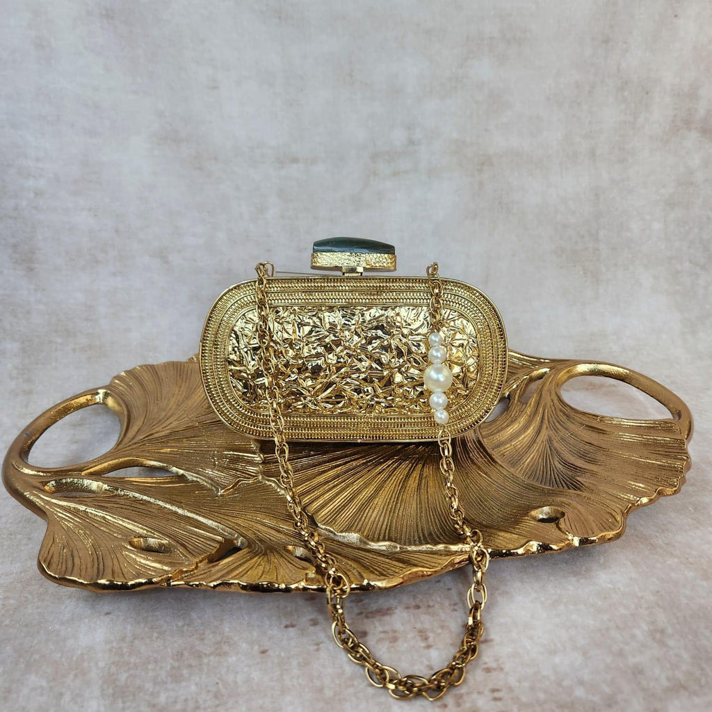 Elegant Pearl Clutch Bag: Elevate Your Style with Timeless Luxury