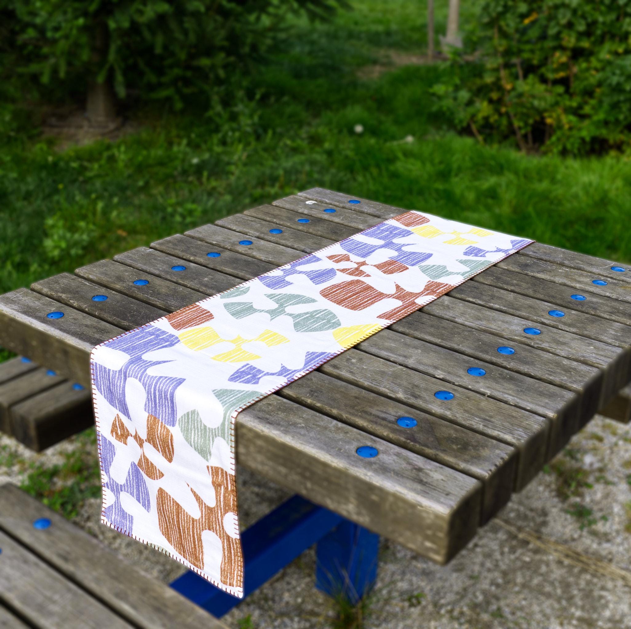 A Flutter: Table Runner (2 Versions) - Shopthatapp.ca