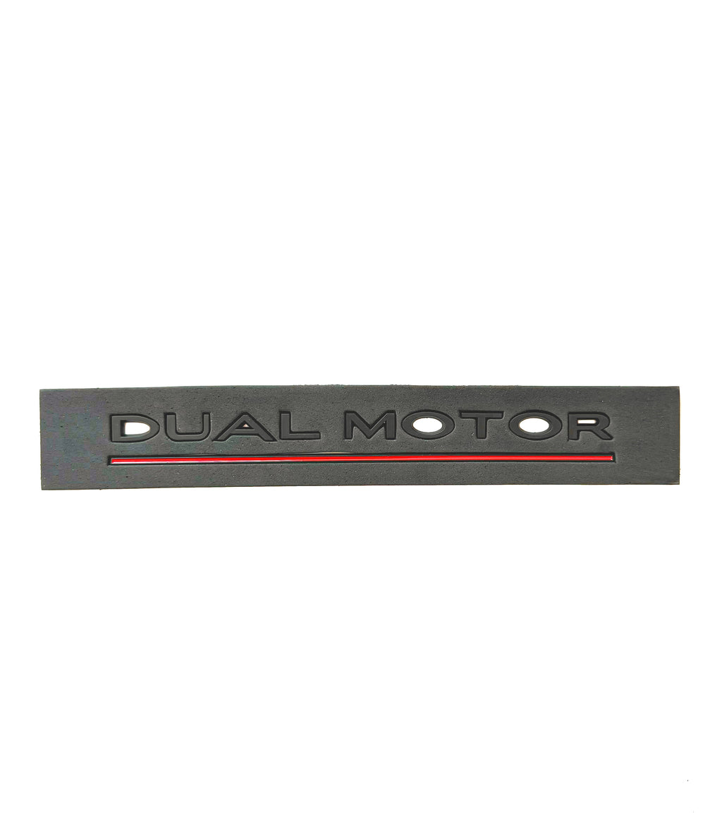 Tesla Dual Motor Logo Schriftzug Kofferraum