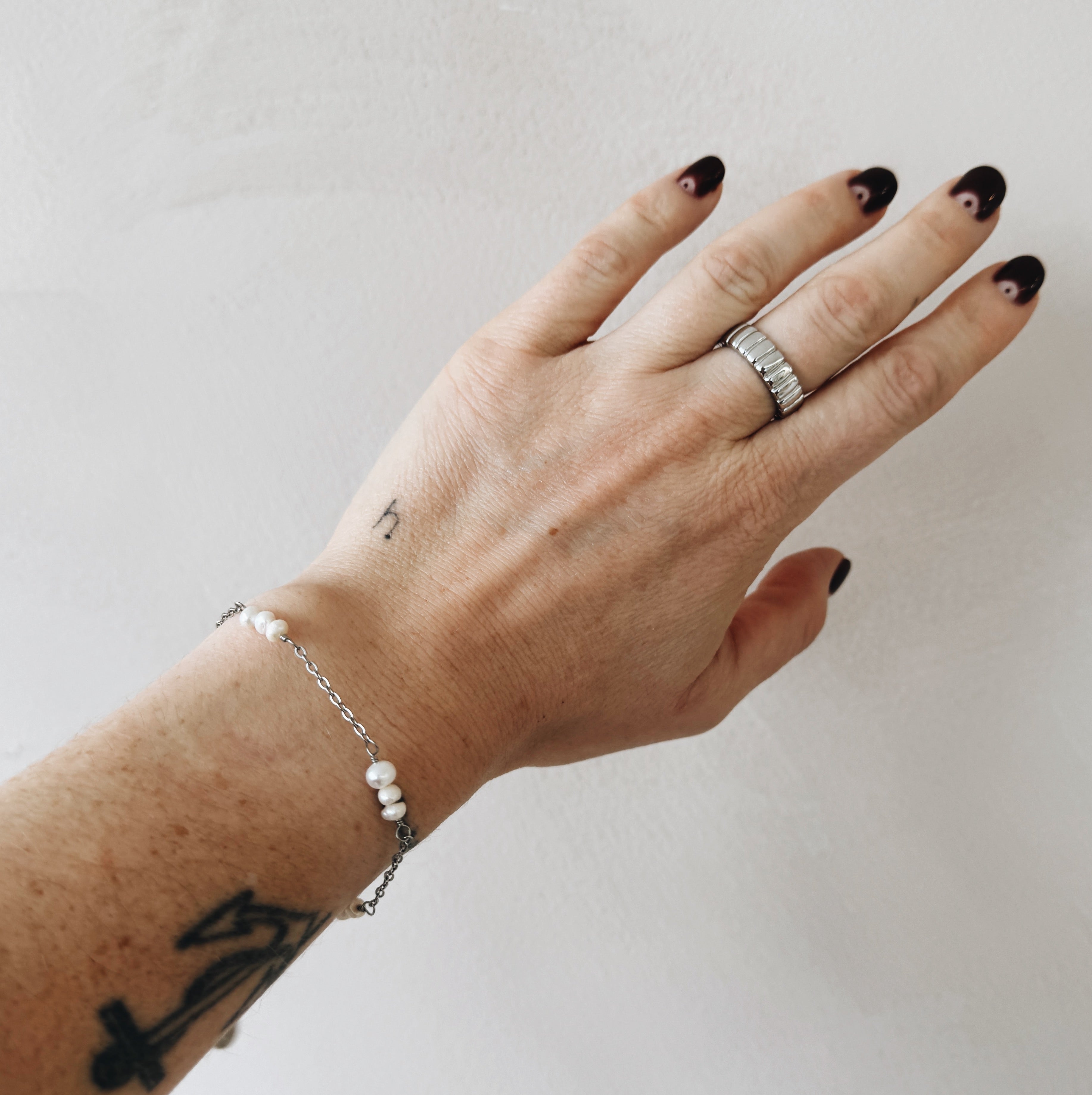 Herlota - Www.Shopthatapp.ca